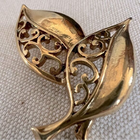 Vintage Gold Tone Boho Retro Dual Leaf Brooch Size 1.5” - Picture 9 of 10